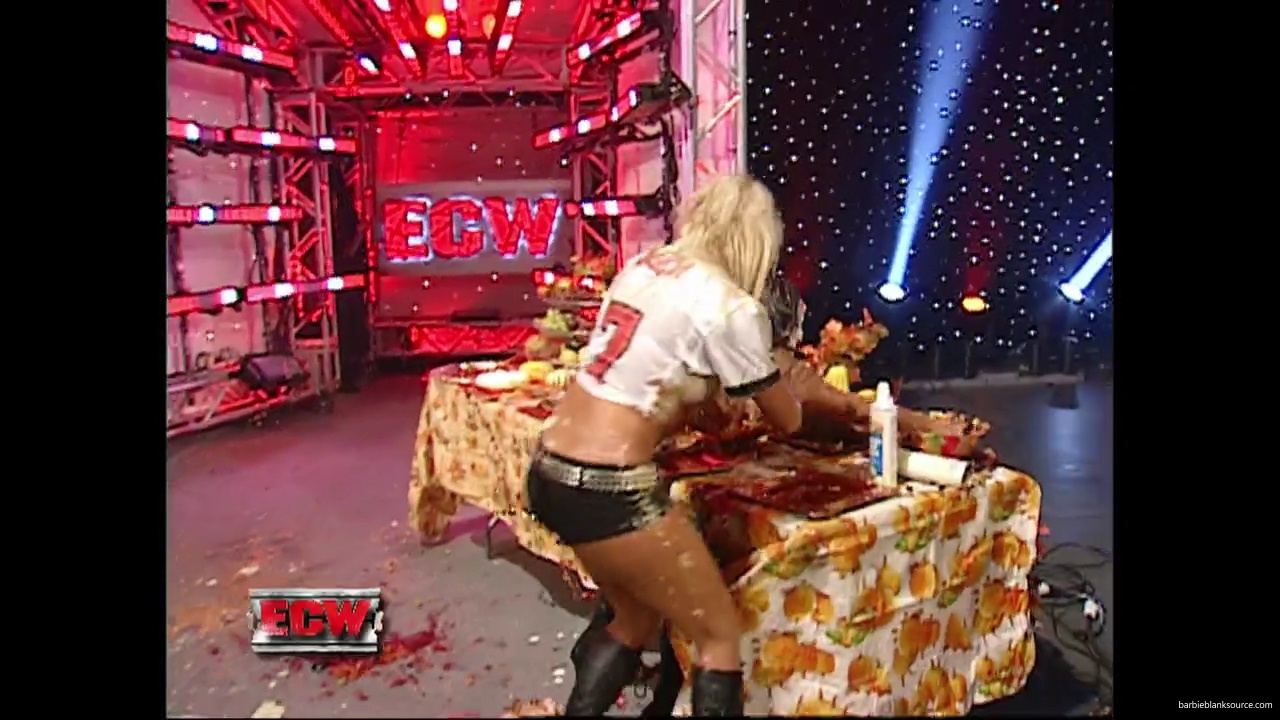 WWE_ECW_11_20_07_Kelly_Layla_Segment_mp41602.jpg