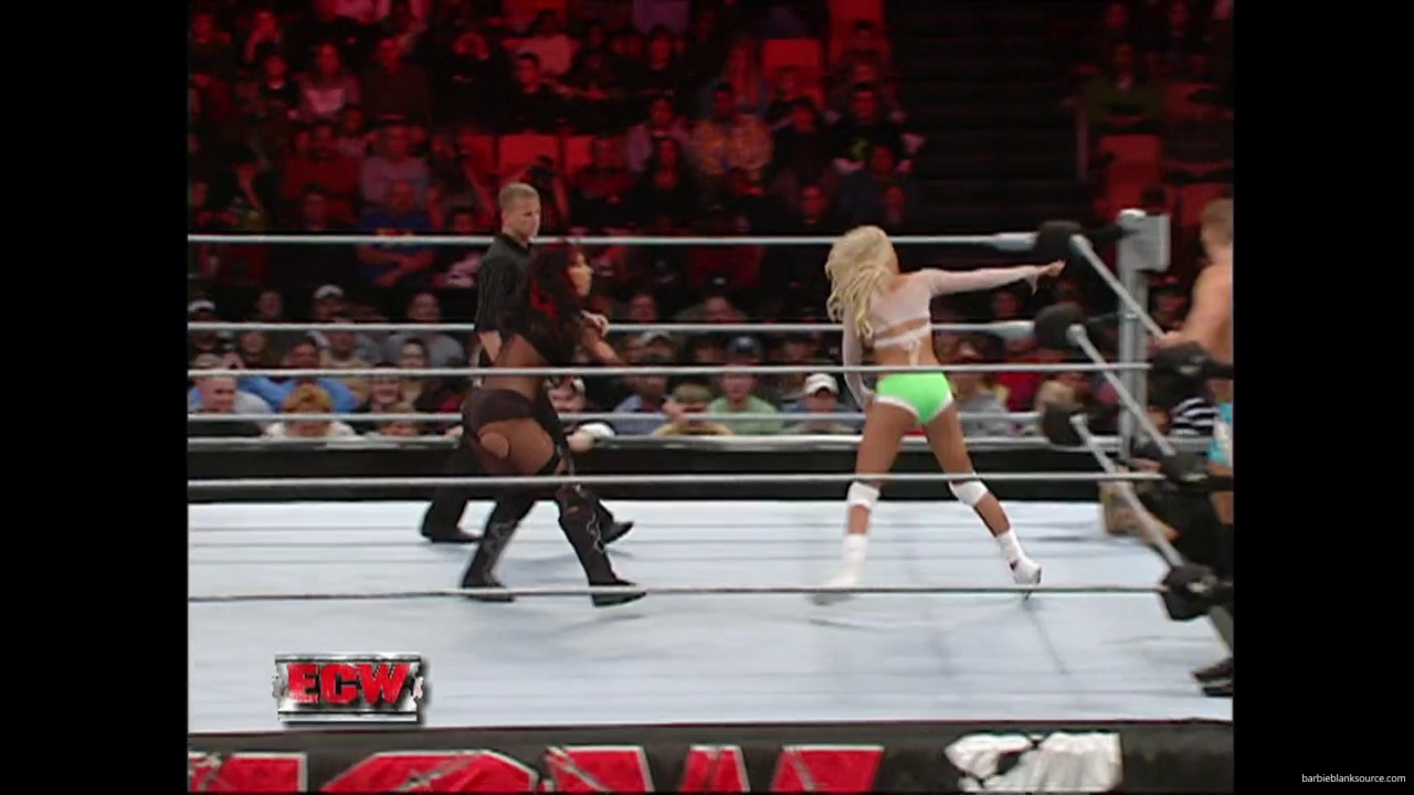 WWE_ECW_12_06_07_Balls_Kelly_vs_Kenny_Victoria_mp42074.jpg