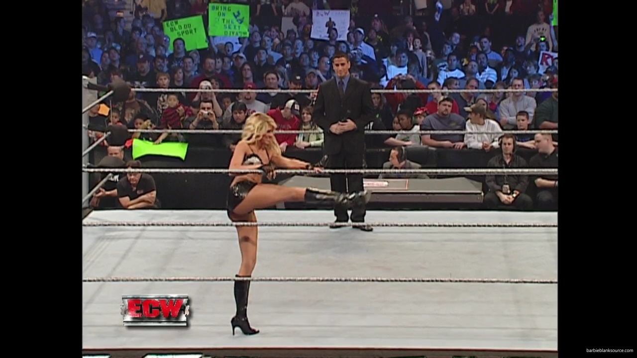 WWE_ECW_01_16_07_Kelly_Ringside_mp40084.jpg