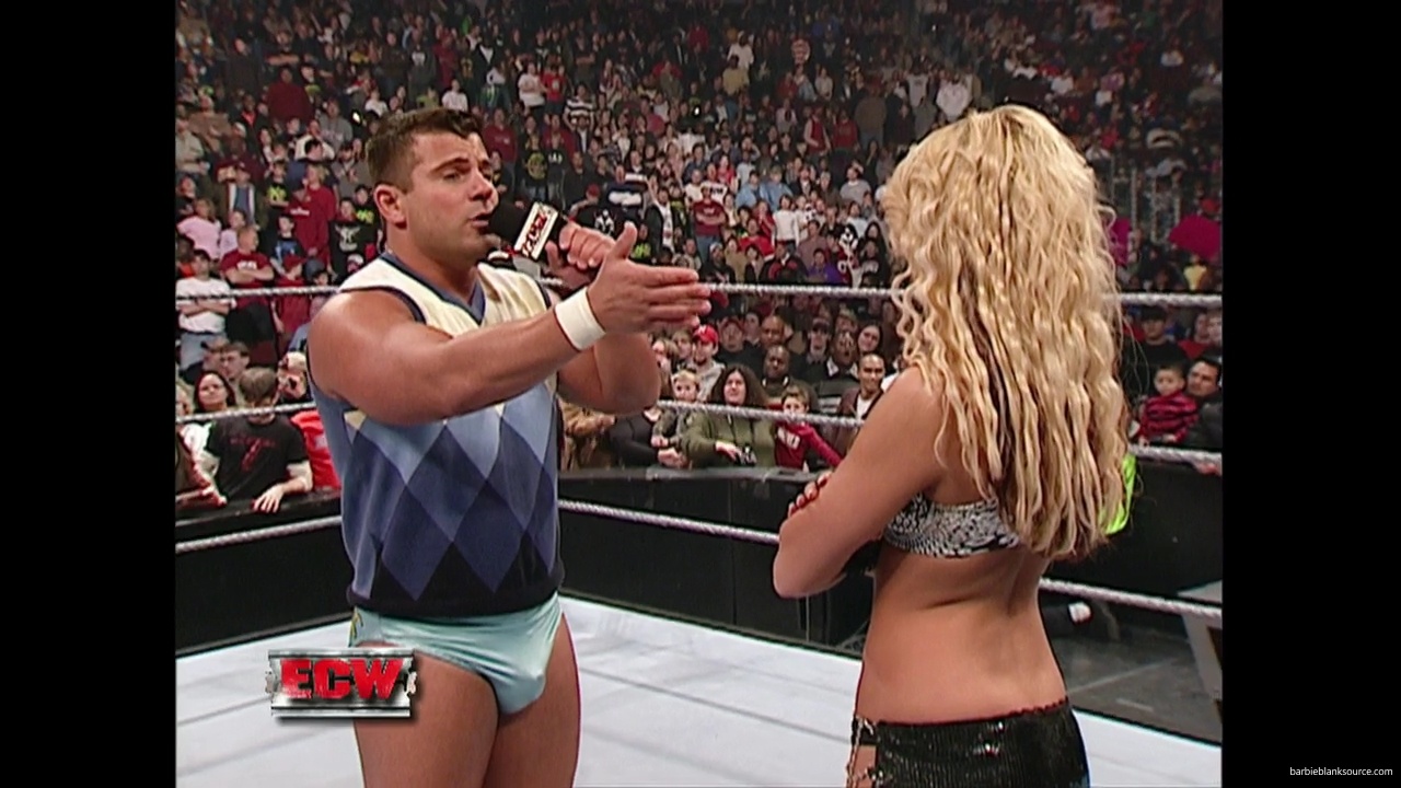 WWE_ECW_01_16_07_Kelly_Ringside_mp40244.jpg