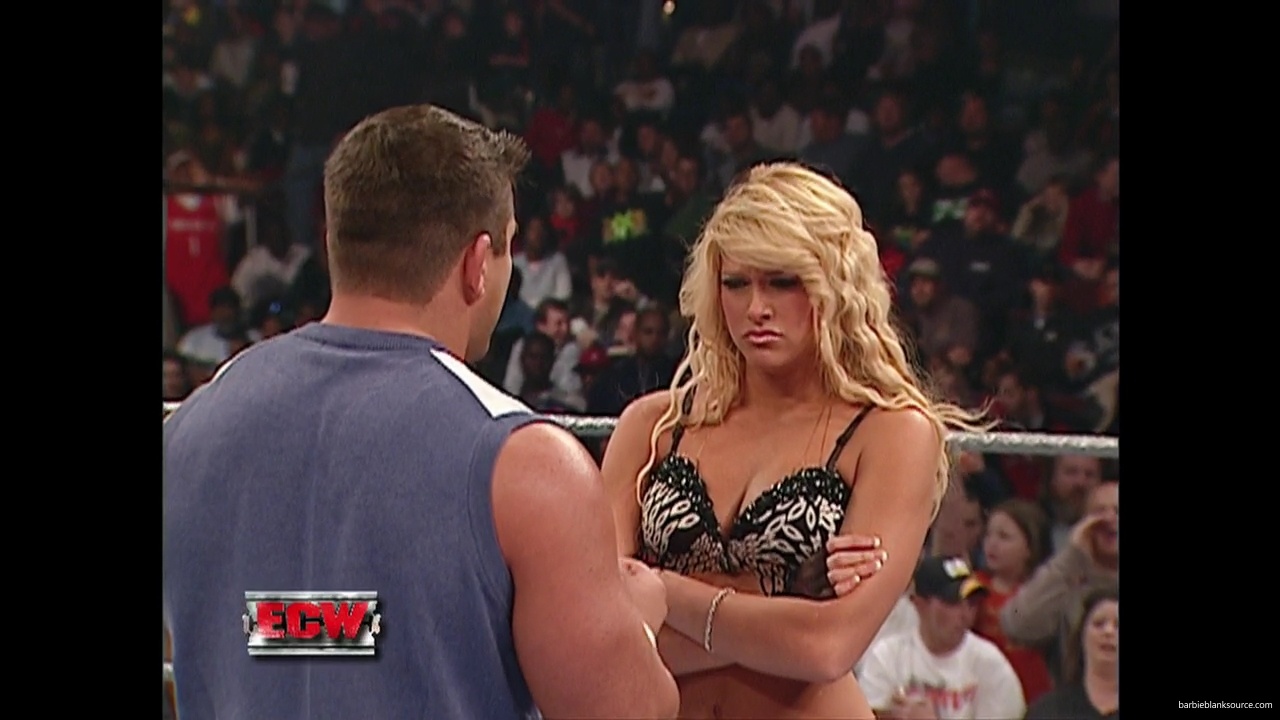 WWE_ECW_01_16_07_Kelly_Ringside_mp40262.jpg