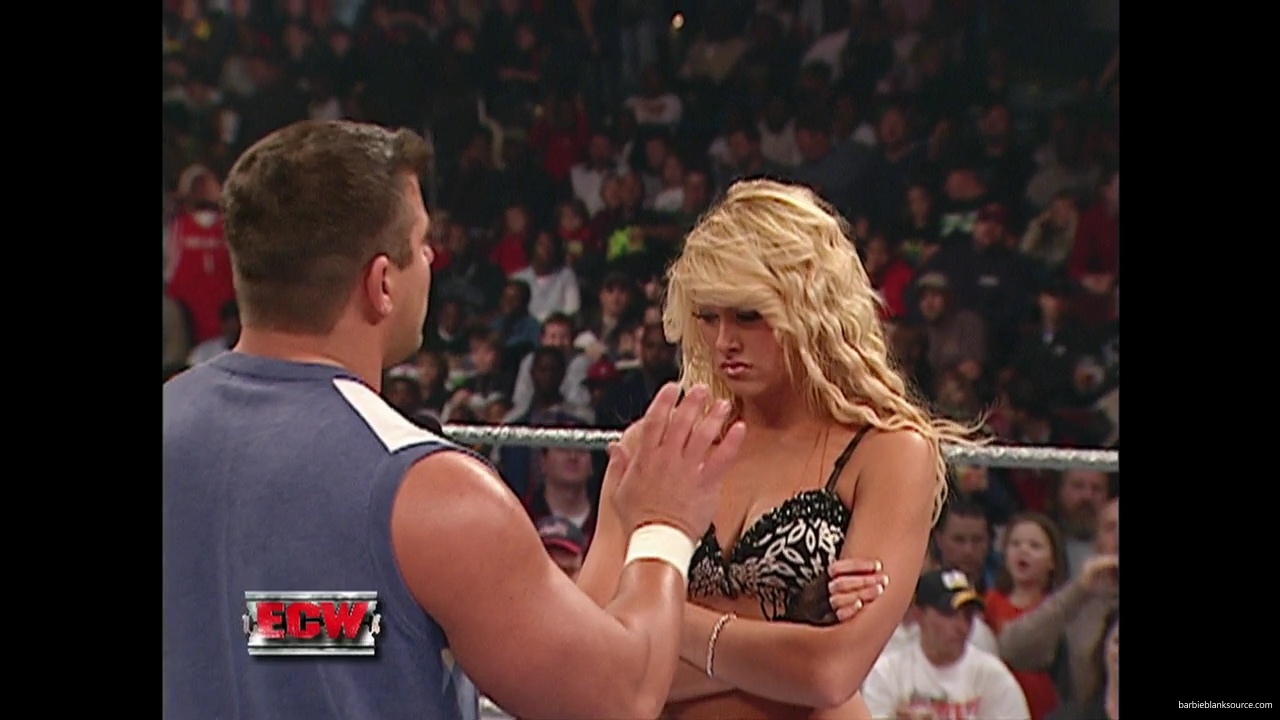 WWE_ECW_01_16_07_Kelly_Ringside_mp40263.jpg