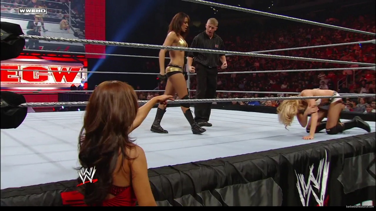 WWE_ECW_02_12_08_Kelly_vs_Layla_mp41739.jpg