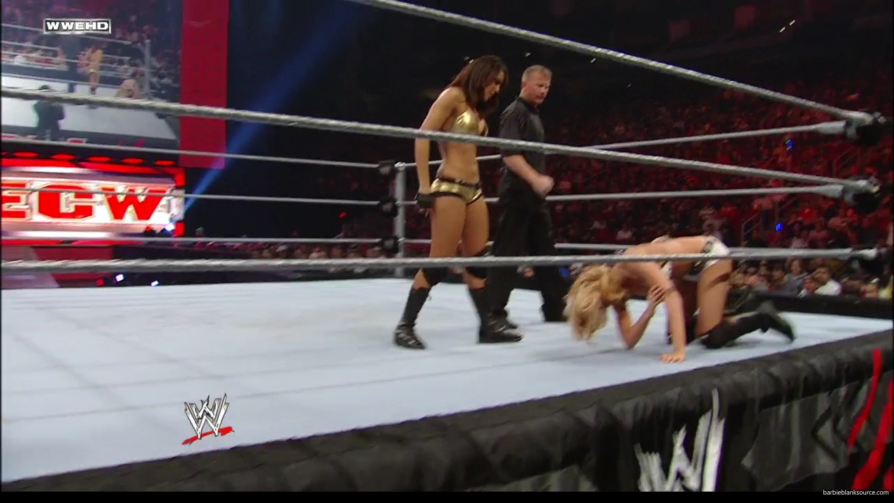 WWE_ECW_02_12_08_Kelly_vs_Layla_mp41740.jpg