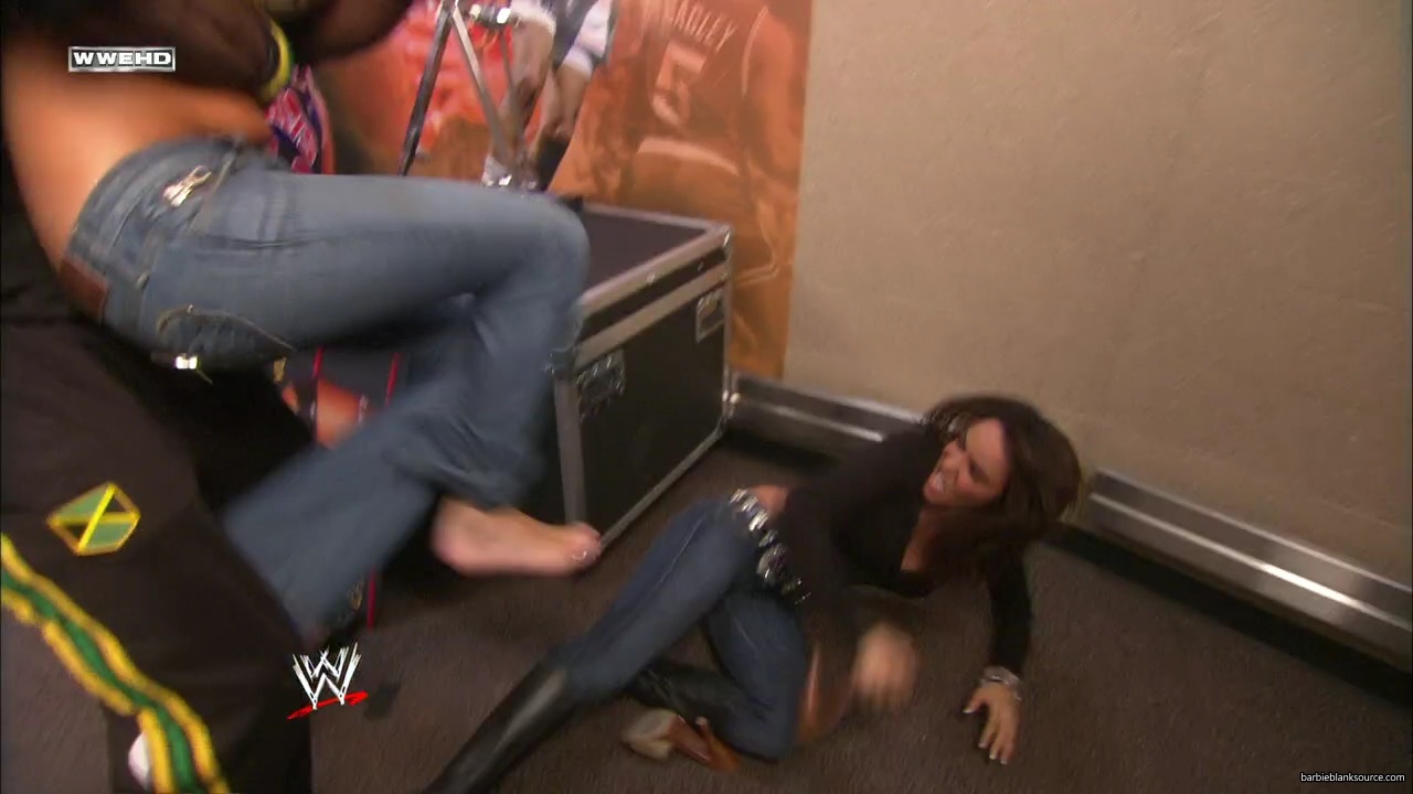 WWE_ECW_03_04_08_Kelly_Layla_Backstage_Fight_Segment_mp42553.jpg
