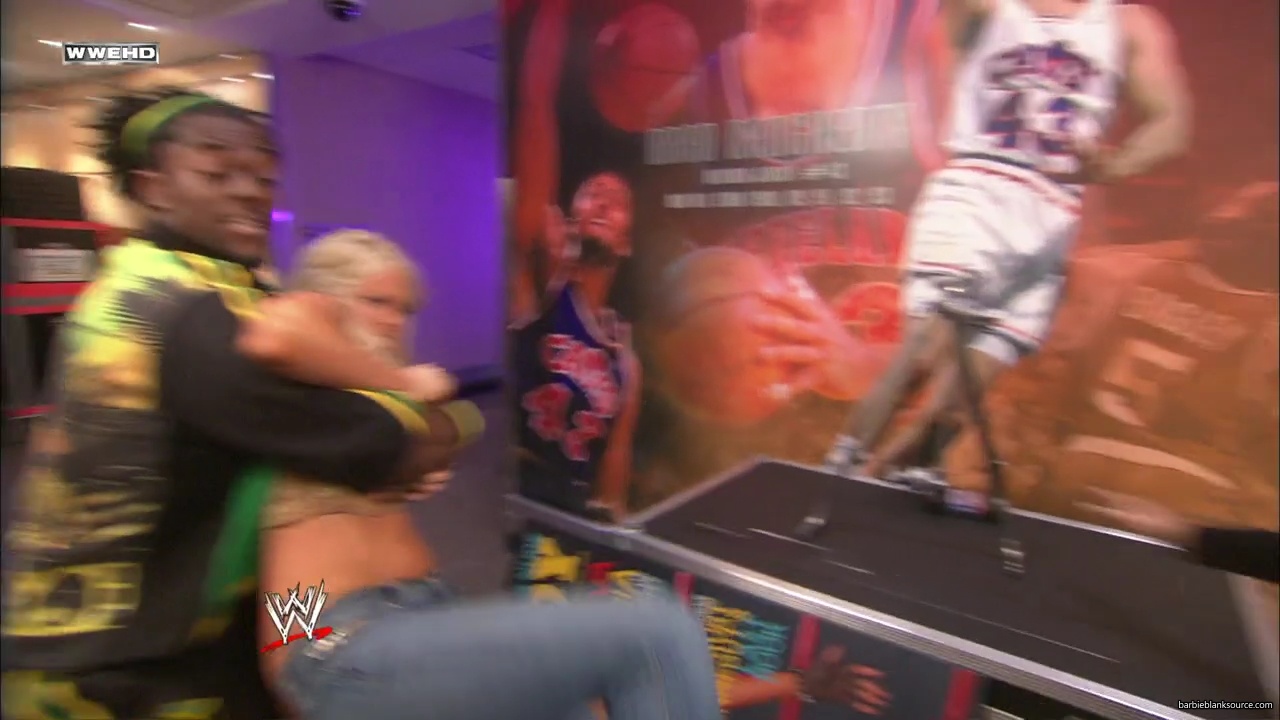 WWE_ECW_03_04_08_Kelly_Layla_Backstage_Fight_Segment_mp42559.jpg