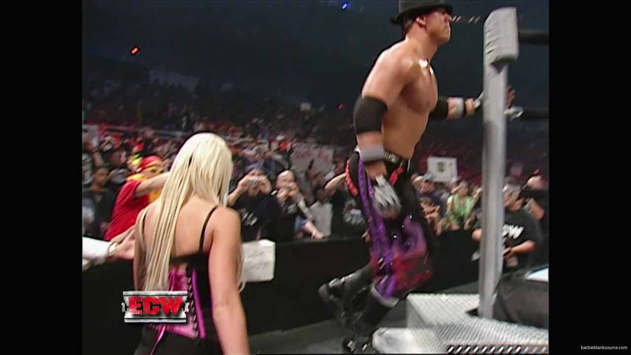 WWE_ECW_10_09_07_Kelly_Ringside_mp40281.jpg