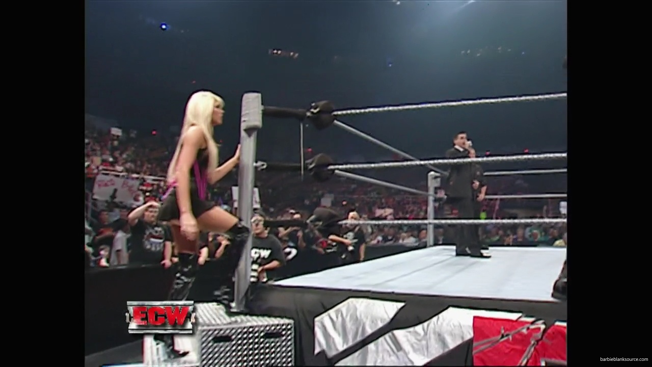 WWE_ECW_10_09_07_Kelly_Ringside_mp40283.jpg