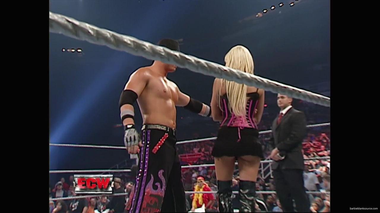 WWE_ECW_10_09_07_Kelly_Ringside_mp40298.jpg