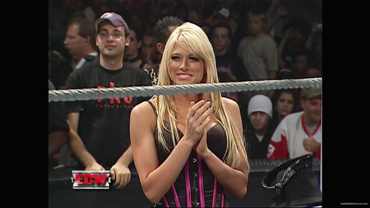 WWE_ECW_10_09_07_Kelly_Ringside_mp40303.jpg