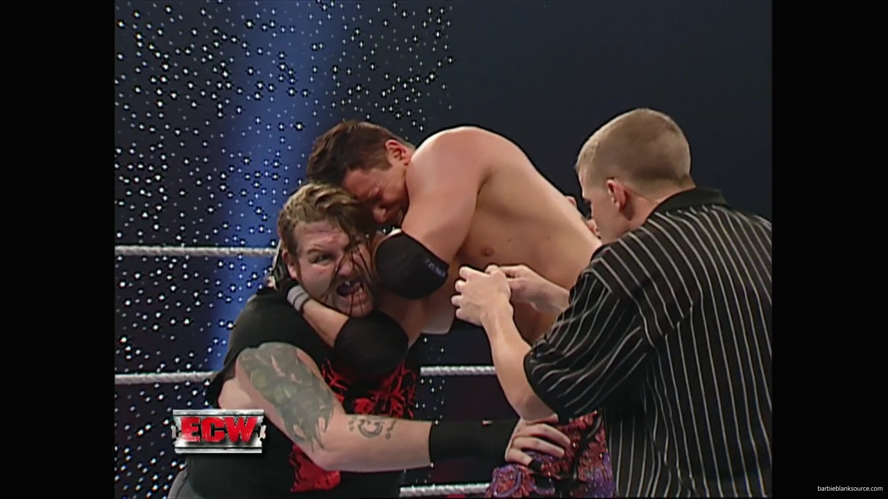 WWE_ECW_10_09_07_Kelly_Ringside_mp40313.jpg
