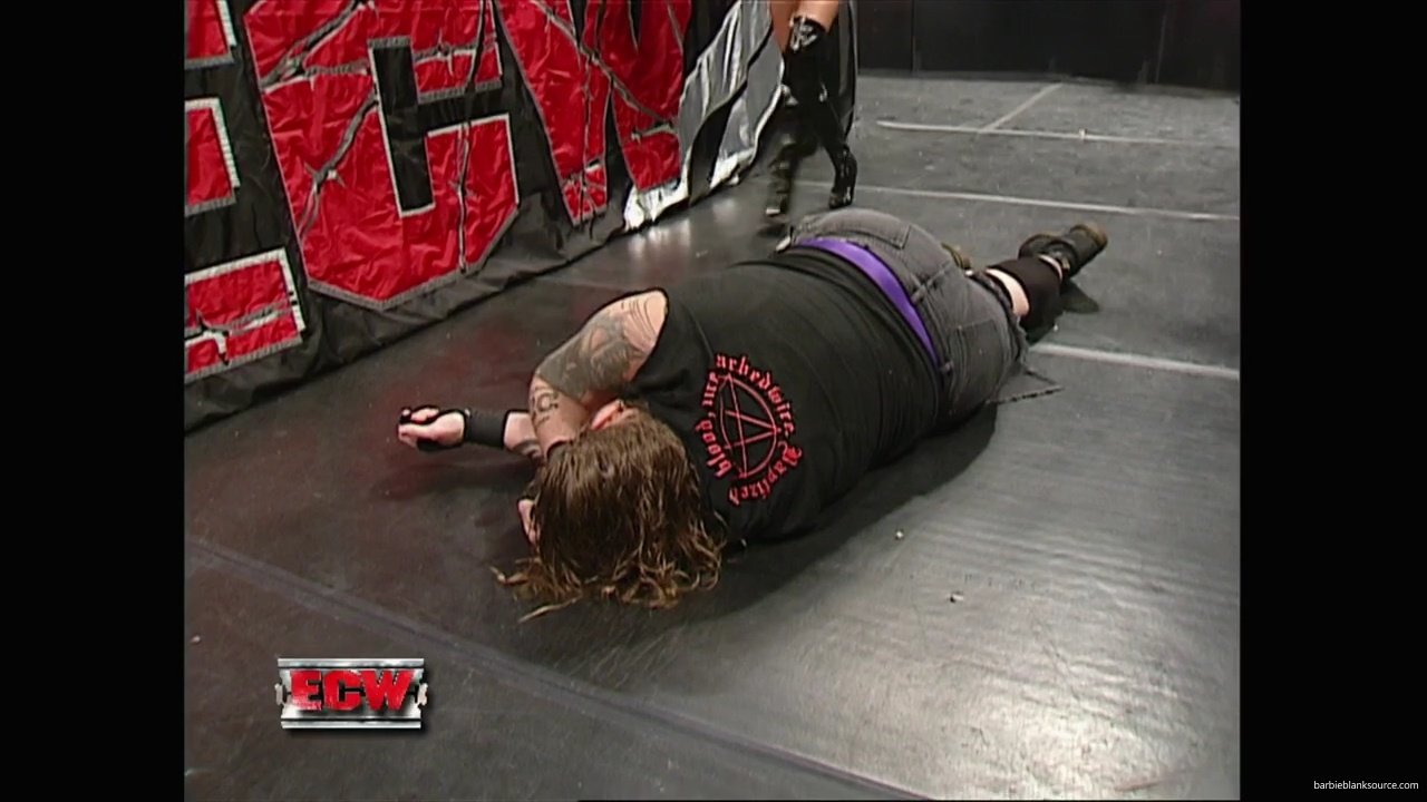 WWE_ECW_10_09_07_Kelly_Ringside_mp40321.jpg