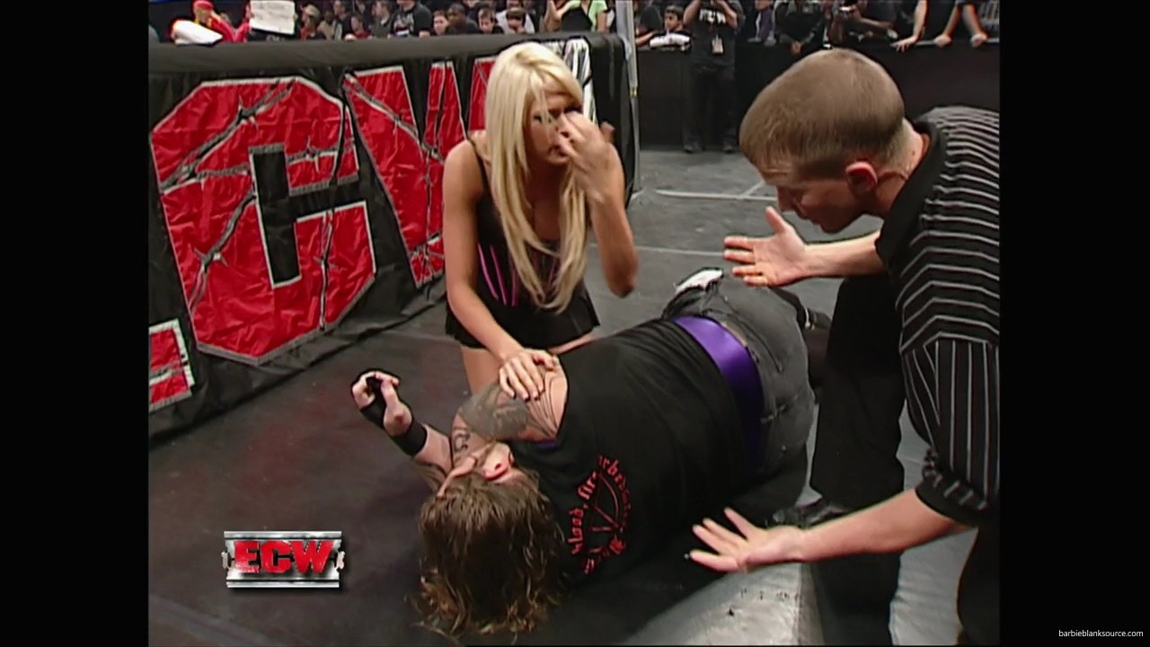 WWE_ECW_10_09_07_Kelly_Ringside_mp40326.jpg