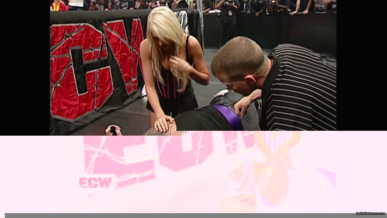 WWE_ECW_10_09_07_Kelly_Ringside_mp40327.jpg