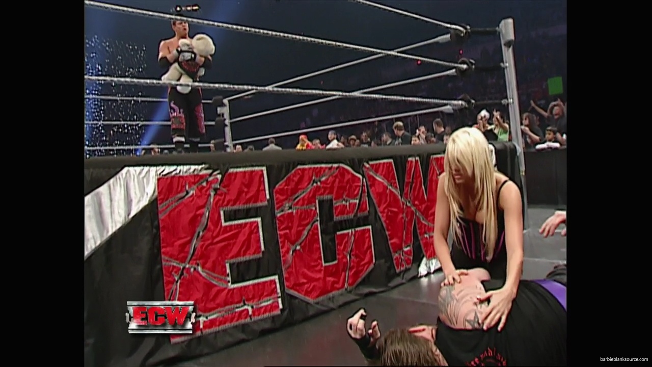 WWE_ECW_10_09_07_Kelly_Ringside_mp40343.jpg