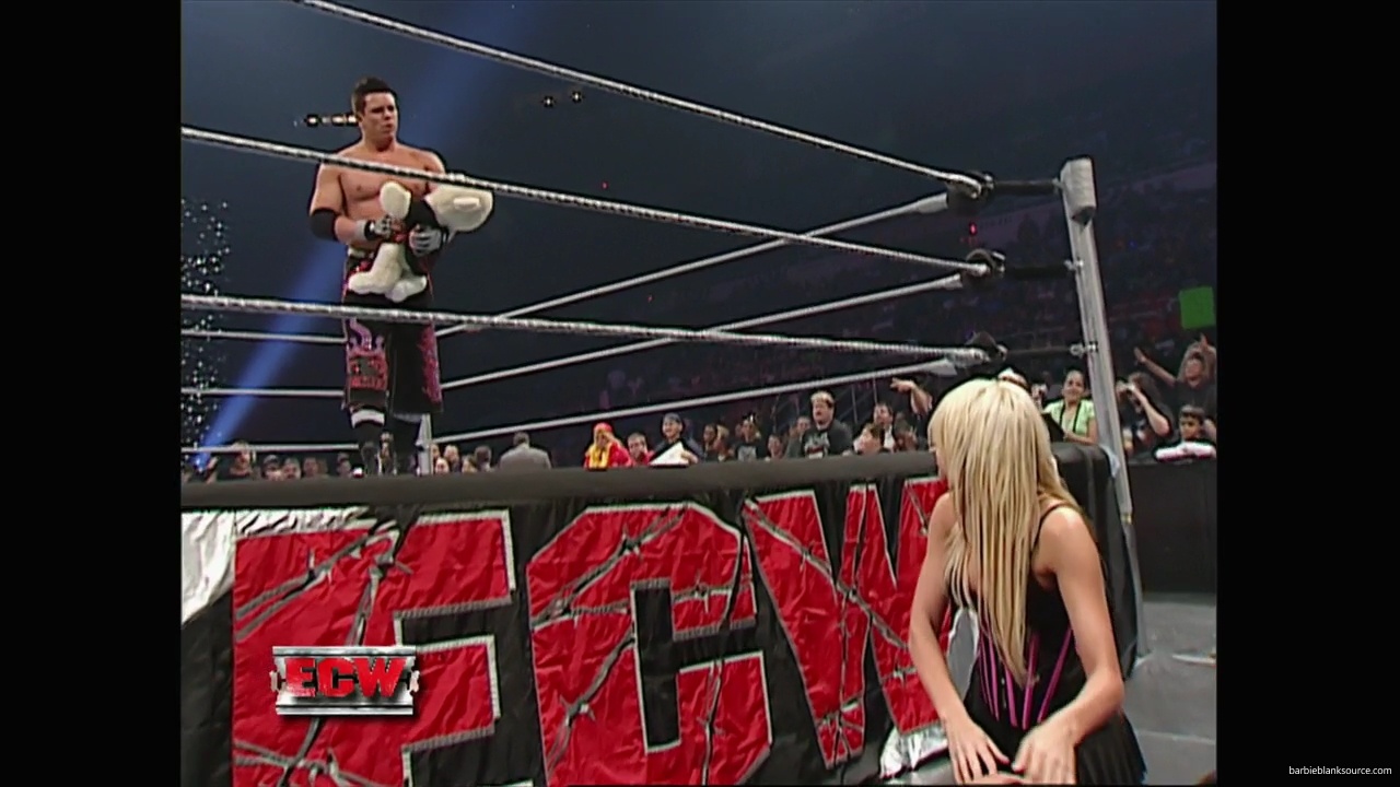 WWE_ECW_10_09_07_Kelly_Ringside_mp40345.jpg