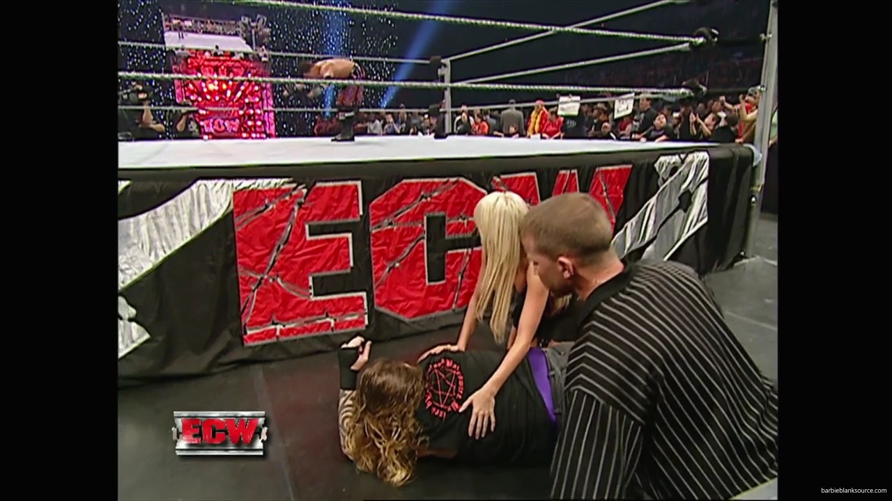 WWE_ECW_10_09_07_Kelly_Ringside_mp40379.jpg
