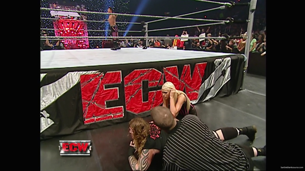 WWE_ECW_10_09_07_Kelly_Ringside_mp40381.jpg