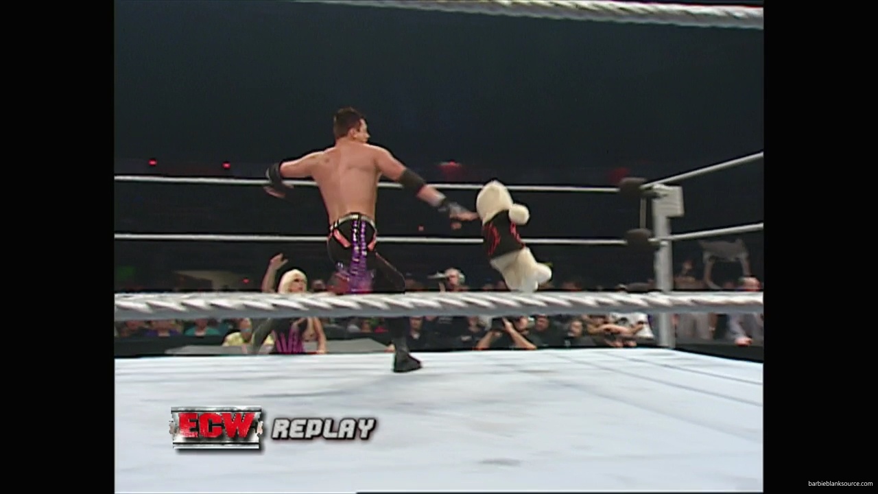 WWE_ECW_10_09_07_Kelly_Ringside_mp40404.jpg