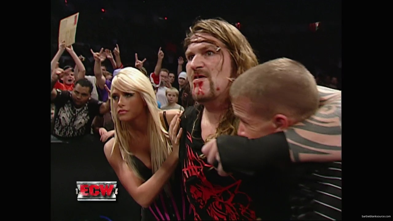 WWE_ECW_10_09_07_Kelly_Ringside_mp40430.jpg
