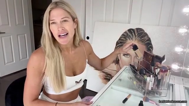 A_DAY_IN_THE_LIFE_OF_ME_28MINI_MAKEUP_TUTORIAL2C_WINE_INTERVIEW2C_DENTIST2C_HAIR_2C_AUTOGRAPH_SIGNING29_mp40083.jpg