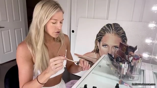 A_DAY_IN_THE_LIFE_OF_ME_28MINI_MAKEUP_TUTORIAL2C_WINE_INTERVIEW2C_DENTIST2C_HAIR_2C_AUTOGRAPH_SIGNING29_mp40187.jpg