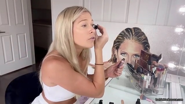 A_DAY_IN_THE_LIFE_OF_ME_28MINI_MAKEUP_TUTORIAL2C_WINE_INTERVIEW2C_DENTIST2C_HAIR_2C_AUTOGRAPH_SIGNING29_mp40215.jpg