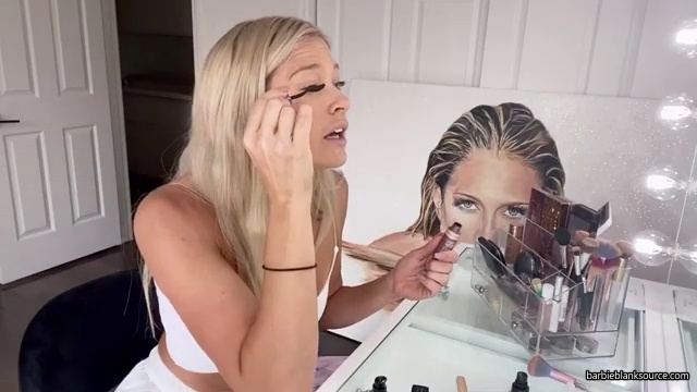 A_DAY_IN_THE_LIFE_OF_ME_28MINI_MAKEUP_TUTORIAL2C_WINE_INTERVIEW2C_DENTIST2C_HAIR_2C_AUTOGRAPH_SIGNING29_mp40220.jpg