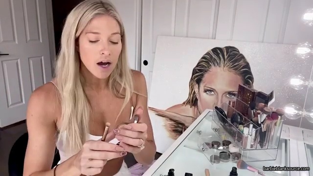 A_DAY_IN_THE_LIFE_OF_ME_28MINI_MAKEUP_TUTORIAL2C_WINE_INTERVIEW2C_DENTIST2C_HAIR_2C_AUTOGRAPH_SIGNING29_mp40255.jpg