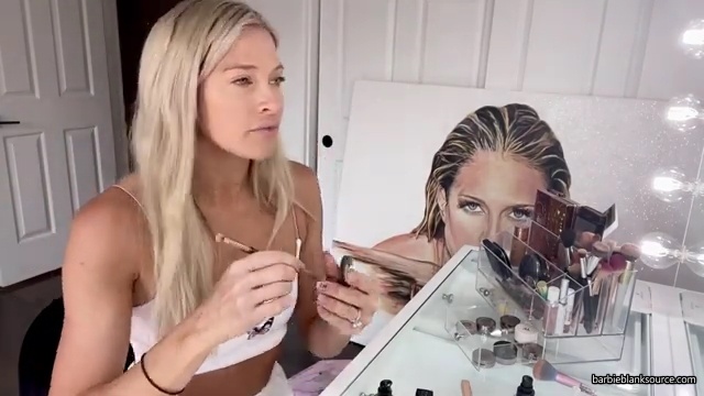 A_DAY_IN_THE_LIFE_OF_ME_28MINI_MAKEUP_TUTORIAL2C_WINE_INTERVIEW2C_DENTIST2C_HAIR_2C_AUTOGRAPH_SIGNING29_mp40260.jpg