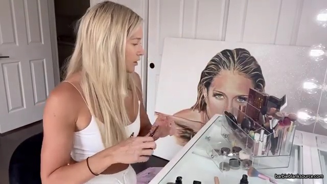 A_DAY_IN_THE_LIFE_OF_ME_28MINI_MAKEUP_TUTORIAL2C_WINE_INTERVIEW2C_DENTIST2C_HAIR_2C_AUTOGRAPH_SIGNING29_mp40268.jpg