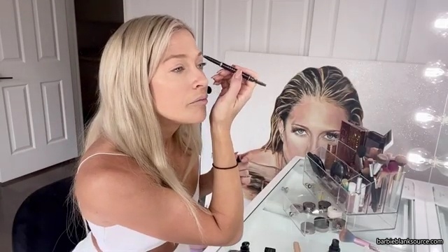 A_DAY_IN_THE_LIFE_OF_ME_28MINI_MAKEUP_TUTORIAL2C_WINE_INTERVIEW2C_DENTIST2C_HAIR_2C_AUTOGRAPH_SIGNING29_mp40279.jpg