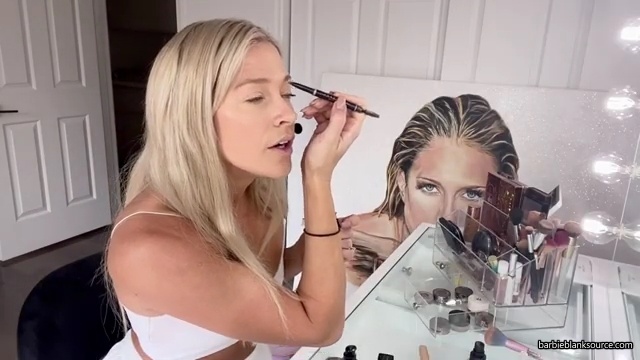A_DAY_IN_THE_LIFE_OF_ME_28MINI_MAKEUP_TUTORIAL2C_WINE_INTERVIEW2C_DENTIST2C_HAIR_2C_AUTOGRAPH_SIGNING29_mp40282.jpg