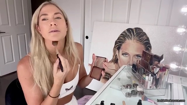 A_DAY_IN_THE_LIFE_OF_ME_28MINI_MAKEUP_TUTORIAL2C_WINE_INTERVIEW2C_DENTIST2C_HAIR_2C_AUTOGRAPH_SIGNING29_mp40344.jpg