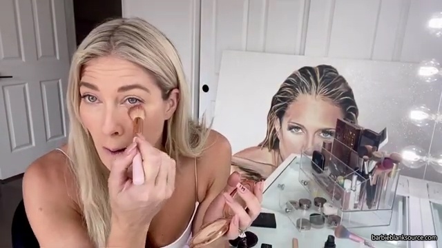 A_DAY_IN_THE_LIFE_OF_ME_28MINI_MAKEUP_TUTORIAL2C_WINE_INTERVIEW2C_DENTIST2C_HAIR_2C_AUTOGRAPH_SIGNING29_mp40386.jpg