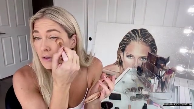 A_DAY_IN_THE_LIFE_OF_ME_28MINI_MAKEUP_TUTORIAL2C_WINE_INTERVIEW2C_DENTIST2C_HAIR_2C_AUTOGRAPH_SIGNING29_mp40387.jpg