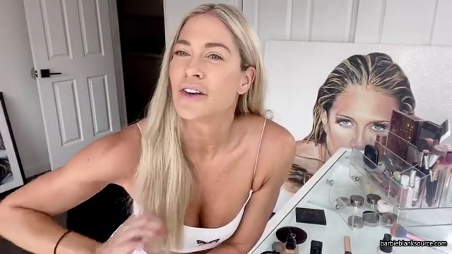 A_DAY_IN_THE_LIFE_OF_ME_28MINI_MAKEUP_TUTORIAL2C_WINE_INTERVIEW2C_DENTIST2C_HAIR_2C_AUTOGRAPH_SIGNING29_mp40403.jpg