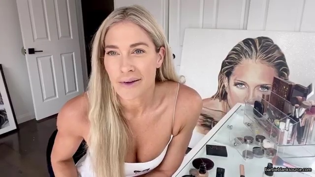 A_DAY_IN_THE_LIFE_OF_ME_28MINI_MAKEUP_TUTORIAL2C_WINE_INTERVIEW2C_DENTIST2C_HAIR_2C_AUTOGRAPH_SIGNING29_mp40404.jpg
