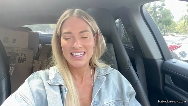 A_DAY_IN_THE_LIFE_OF_ME_28MINI_MAKEUP_TUTORIAL2C_WINE_INTERVIEW2C_DENTIST2C_HAIR_2C_AUTOGRAPH_SIGNING29_mp40564.jpg