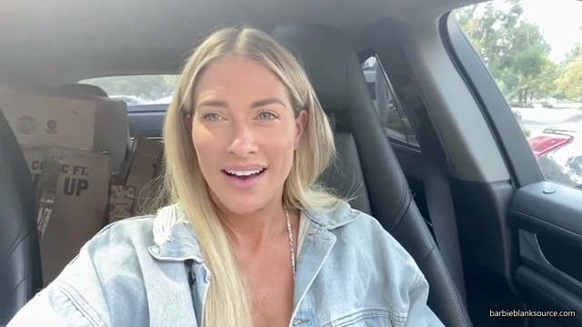 A_DAY_IN_THE_LIFE_OF_ME_28MINI_MAKEUP_TUTORIAL2C_WINE_INTERVIEW2C_DENTIST2C_HAIR_2C_AUTOGRAPH_SIGNING29_mp40565.jpg