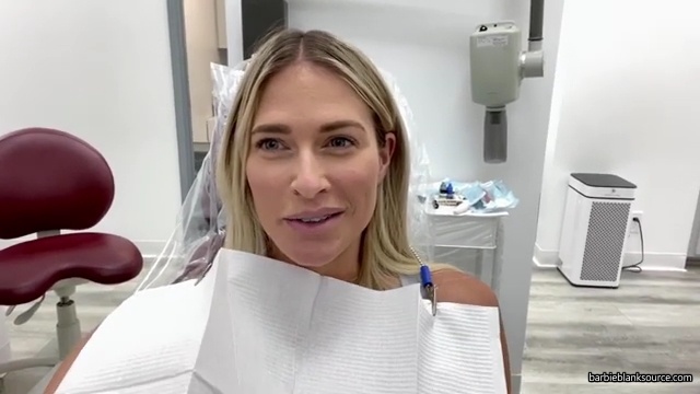 A_DAY_IN_THE_LIFE_OF_ME_28MINI_MAKEUP_TUTORIAL2C_WINE_INTERVIEW2C_DENTIST2C_HAIR_2C_AUTOGRAPH_SIGNING29_mp40596.jpg
