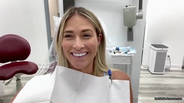A_DAY_IN_THE_LIFE_OF_ME_28MINI_MAKEUP_TUTORIAL2C_WINE_INTERVIEW2C_DENTIST2C_HAIR_2C_AUTOGRAPH_SIGNING29_mp40597.jpg