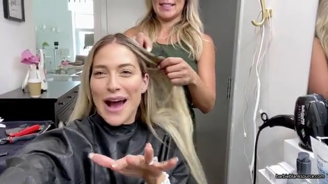 A_DAY_IN_THE_LIFE_OF_ME_28MINI_MAKEUP_TUTORIAL2C_WINE_INTERVIEW2C_DENTIST2C_HAIR_2C_AUTOGRAPH_SIGNING29_mp40620.jpg
