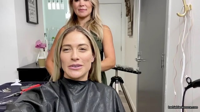 A_DAY_IN_THE_LIFE_OF_ME_28MINI_MAKEUP_TUTORIAL2C_WINE_INTERVIEW2C_DENTIST2C_HAIR_2C_AUTOGRAPH_SIGNING29_mp40629.jpg