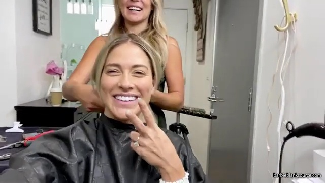 A_DAY_IN_THE_LIFE_OF_ME_28MINI_MAKEUP_TUTORIAL2C_WINE_INTERVIEW2C_DENTIST2C_HAIR_2C_AUTOGRAPH_SIGNING29_mp40634.jpg