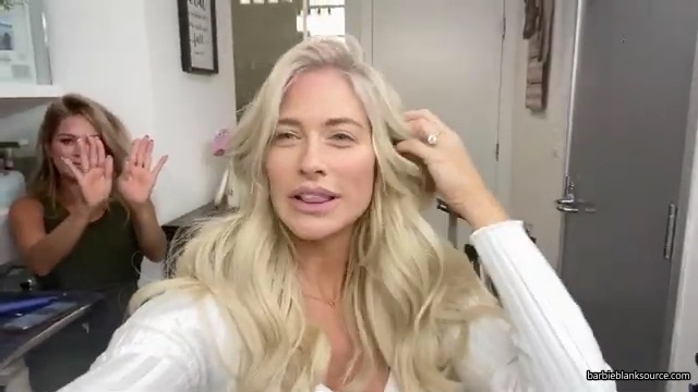 A_DAY_IN_THE_LIFE_OF_ME_28MINI_MAKEUP_TUTORIAL2C_WINE_INTERVIEW2C_DENTIST2C_HAIR_2C_AUTOGRAPH_SIGNING29_mp40662.jpg