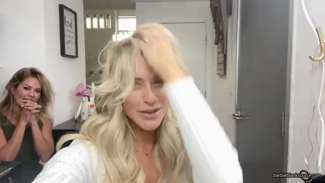 A_DAY_IN_THE_LIFE_OF_ME_28MINI_MAKEUP_TUTORIAL2C_WINE_INTERVIEW2C_DENTIST2C_HAIR_2C_AUTOGRAPH_SIGNING29_mp40667.jpg