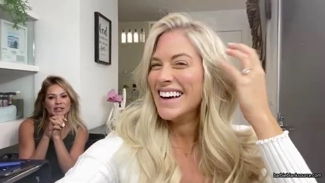 A_DAY_IN_THE_LIFE_OF_ME_28MINI_MAKEUP_TUTORIAL2C_WINE_INTERVIEW2C_DENTIST2C_HAIR_2C_AUTOGRAPH_SIGNING29_mp40680.jpg