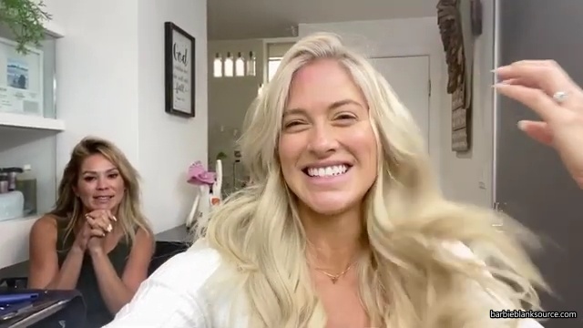 A_DAY_IN_THE_LIFE_OF_ME_28MINI_MAKEUP_TUTORIAL2C_WINE_INTERVIEW2C_DENTIST2C_HAIR_2C_AUTOGRAPH_SIGNING29_mp40681.jpg