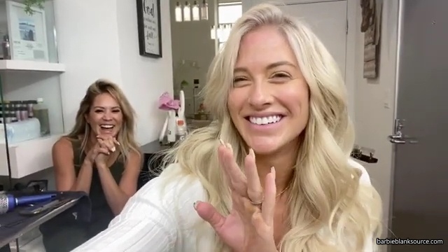 A_DAY_IN_THE_LIFE_OF_ME_28MINI_MAKEUP_TUTORIAL2C_WINE_INTERVIEW2C_DENTIST2C_HAIR_2C_AUTOGRAPH_SIGNING29_mp40699.jpg